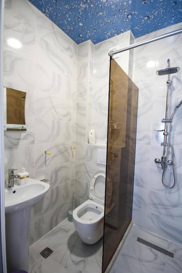 Guest House 99 Batumi Exterior photo